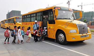 幼兒園校車-上下學(xué)不再煩惱